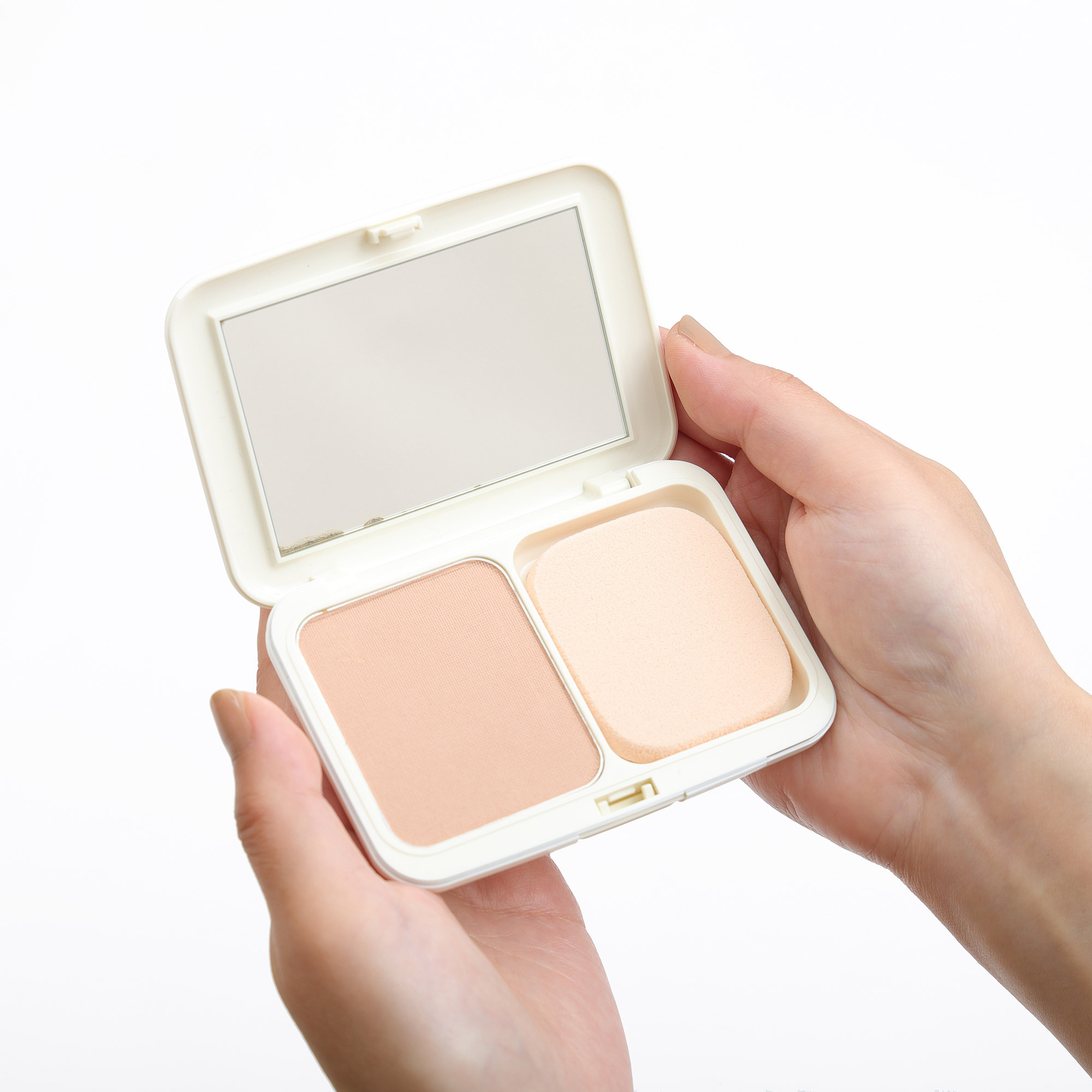 UV ハーブ トリートメント パクト （コラーゲン配合UVカットファンデーション）